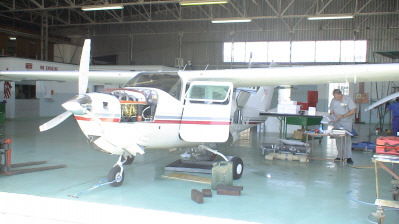Flugzeug in Wartung